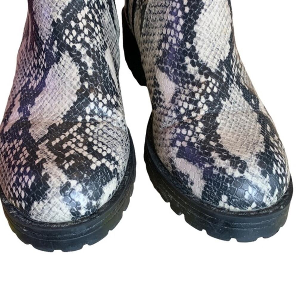 Universal threads shoes black and‎ white ankle booties size 7.5 reptile print - Picture 8 of 8